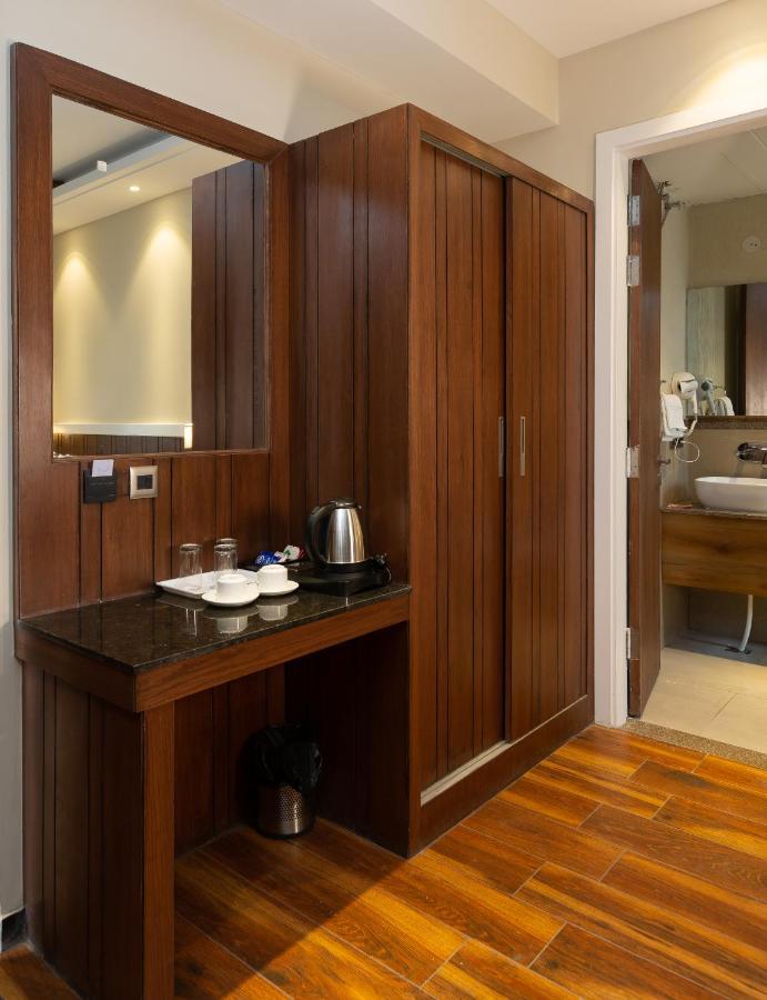 מוסורי Hotel La Eden מראה חיצוני תמונה