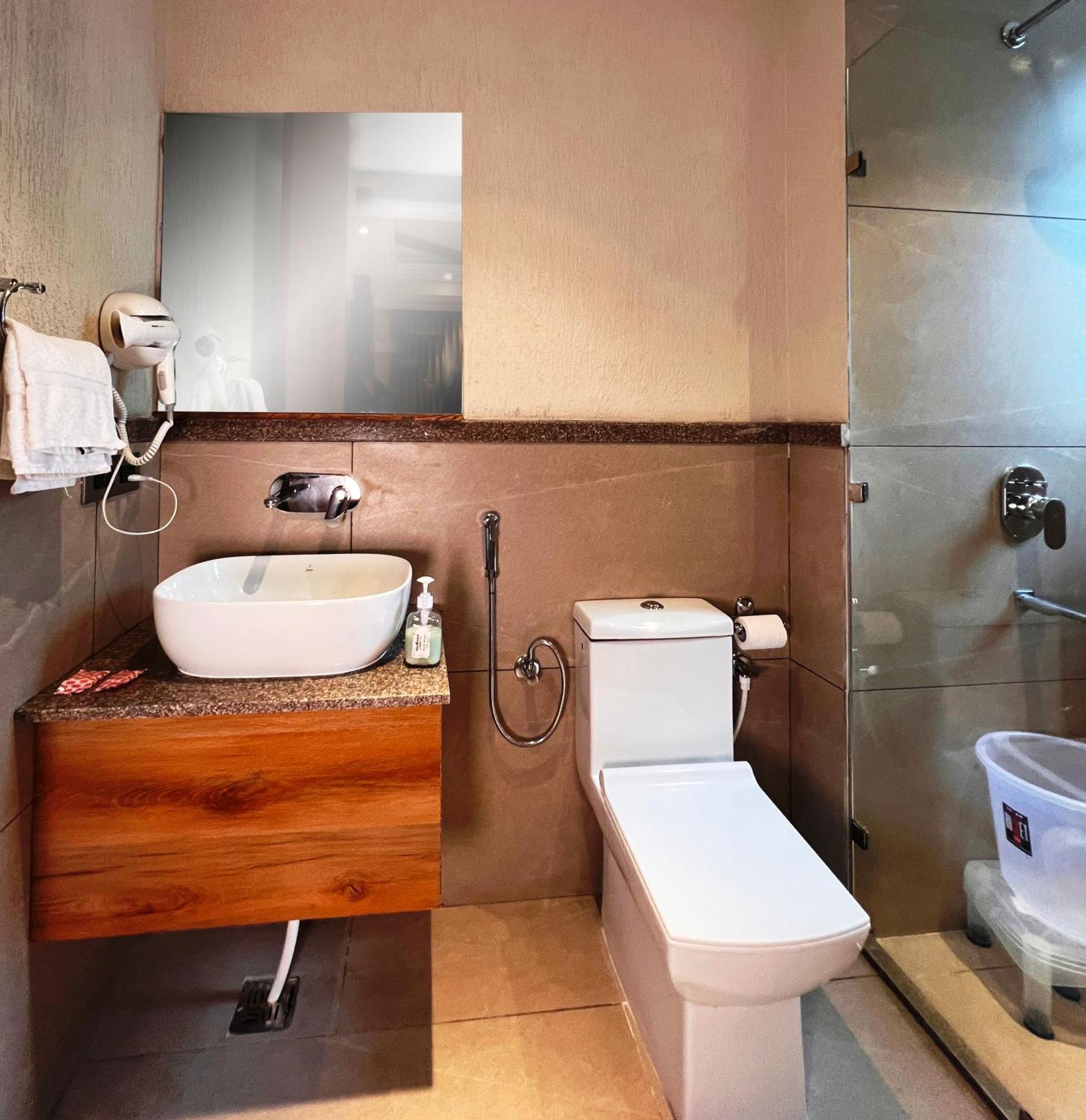 מוסורי Hotel La Eden מראה חיצוני תמונה